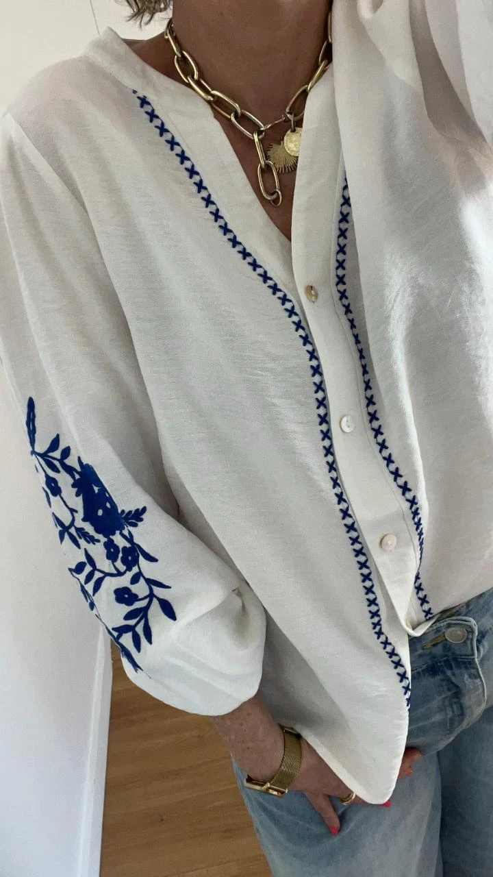 Flowy blouse with embroideries 🪻 – photo 3